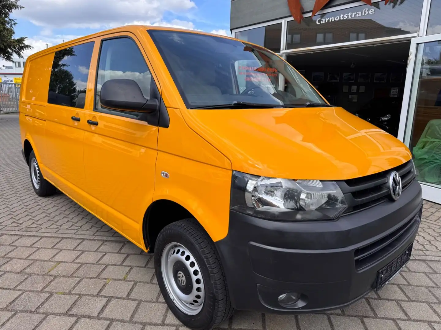 Volkswagen T5 Transporter Kasten-Kombi lang, 5-Sitzer - 2