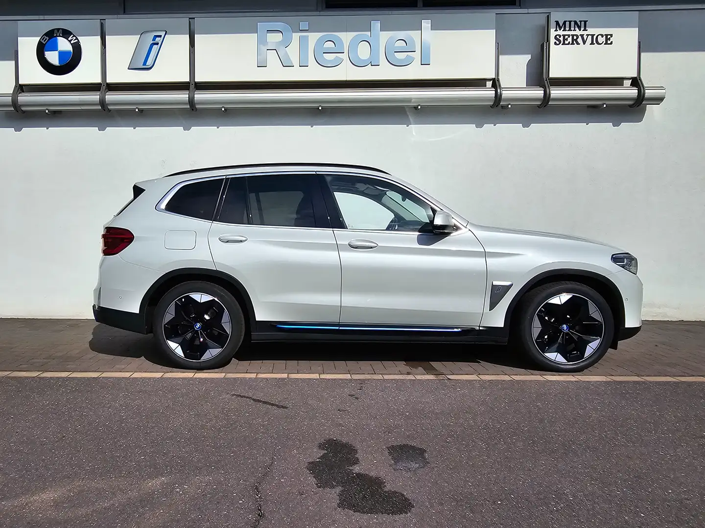 BMW iX3 ix3 80KWH IMPRESSIVE LCPro*Head-Up AHK*DAPro* Bílá - 2