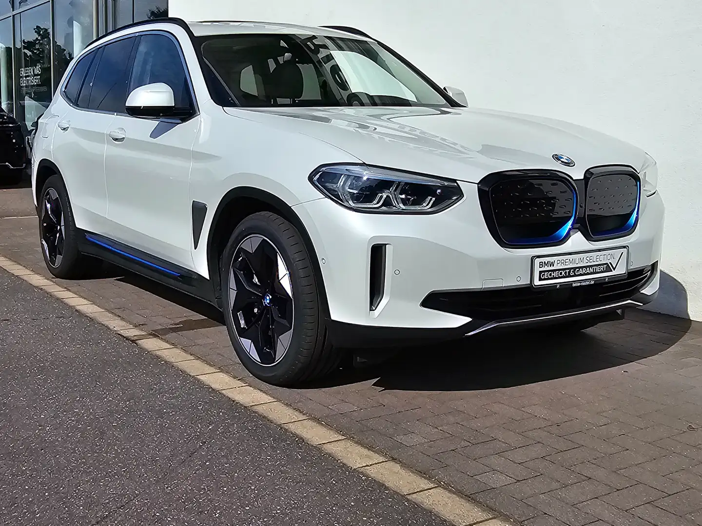 BMW iX3 ix3 80KWH IMPRESSIVE LCPro*Head-Up AHK*DAPro* Bílá - 1