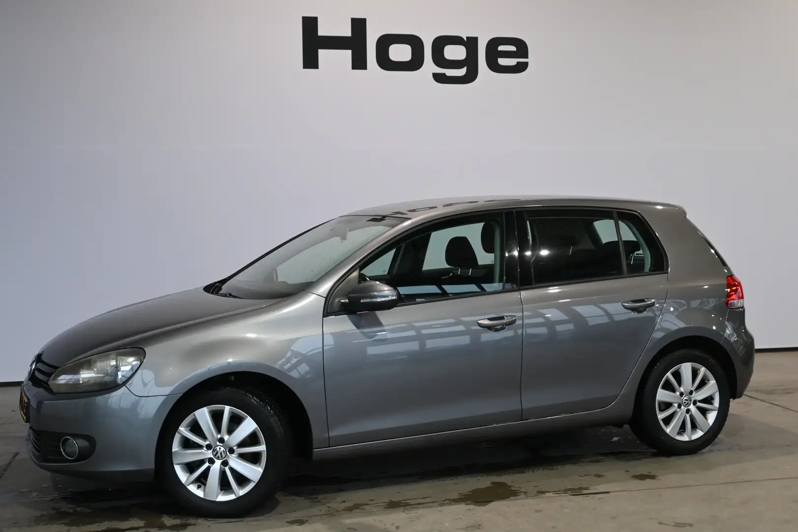 Volkswagen Golf 1.2 TSI Tour II BlueMotion Airco Navigatie Cruise Grigio - 1