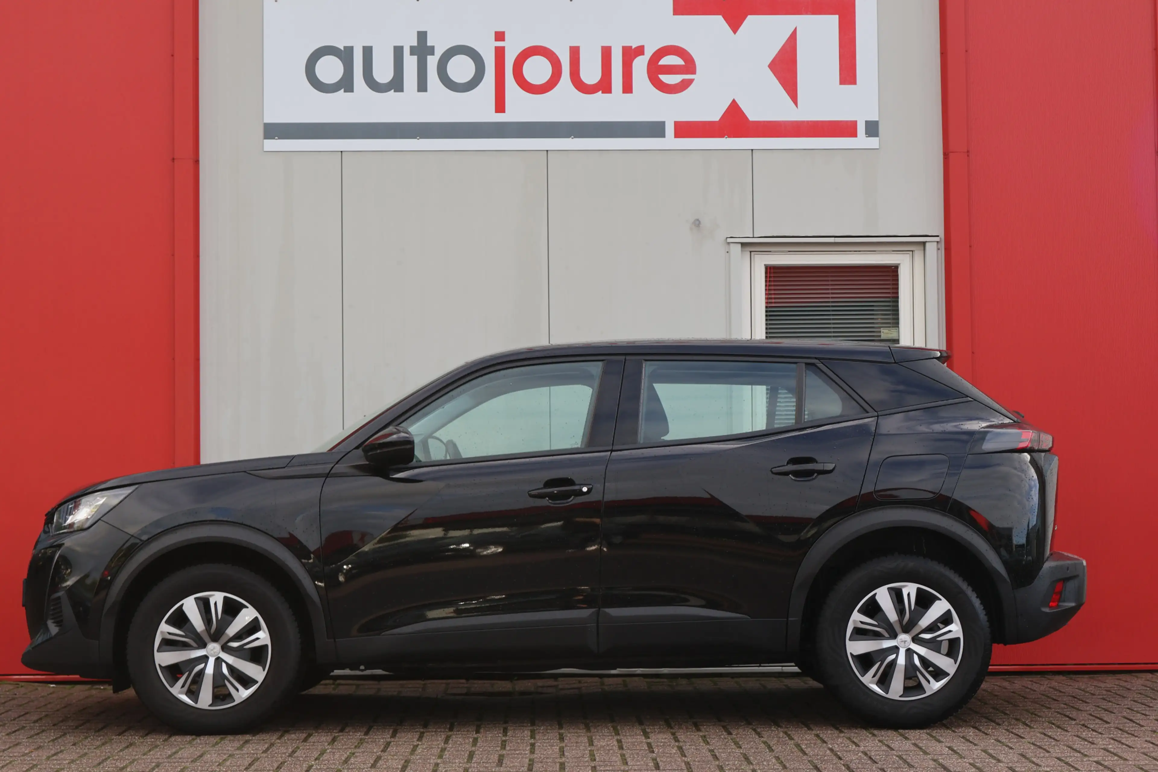 Peugeot 2008 1.2 PureTech Active — photo 2
