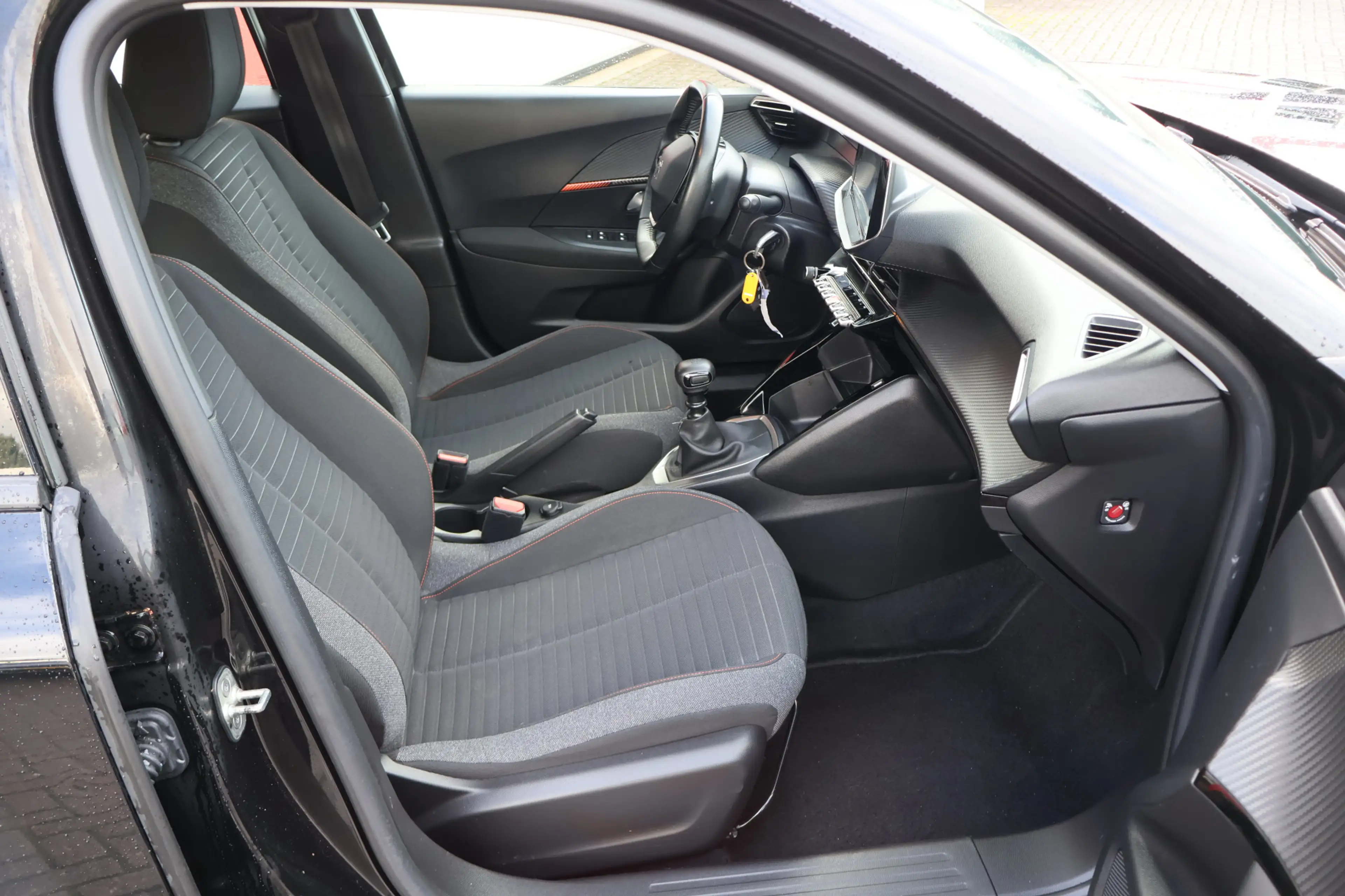 Peugeot 2008 1.2 PureTech Active — photo 15