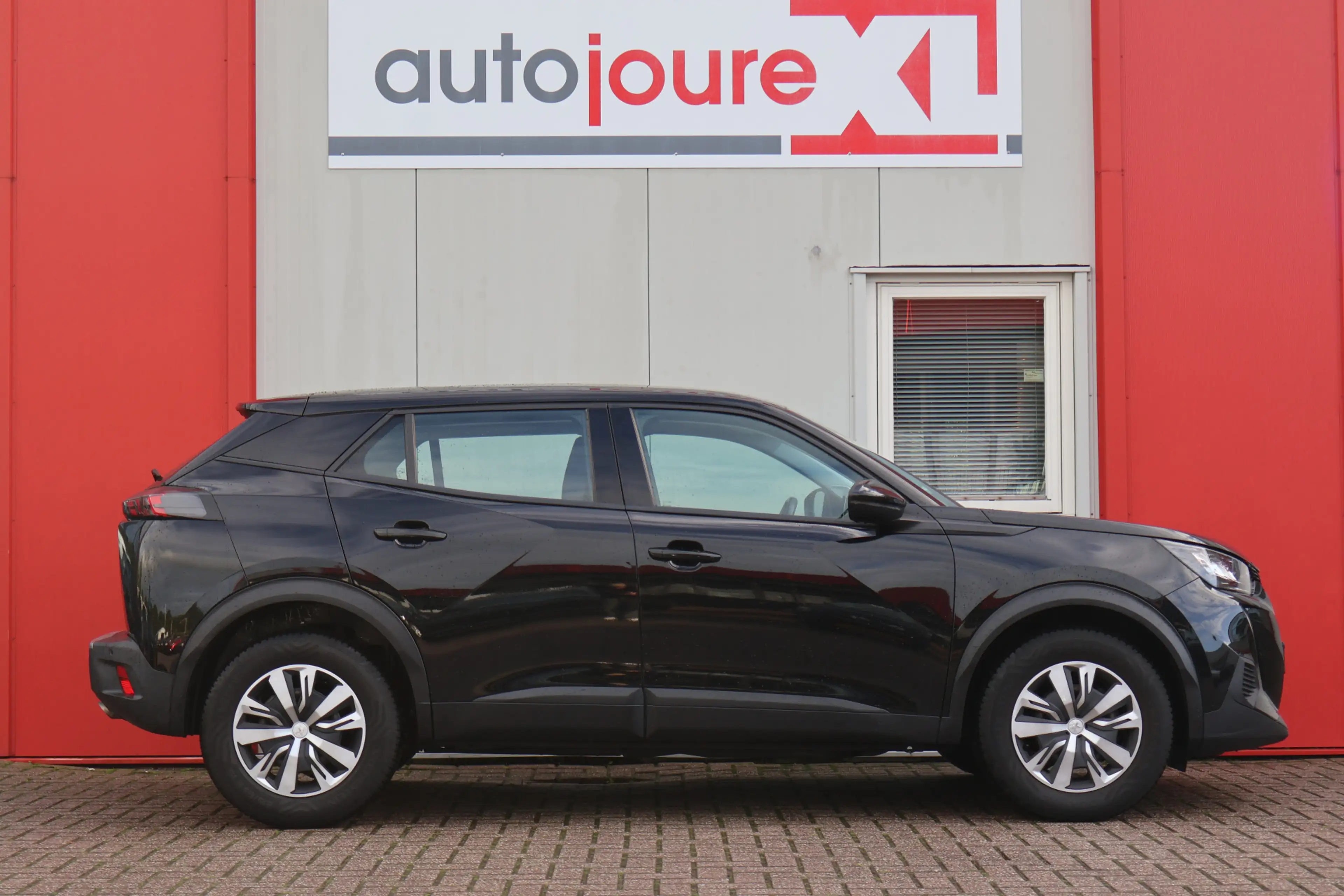 Peugeot 2008 1.2 PureTech Active — photo 3