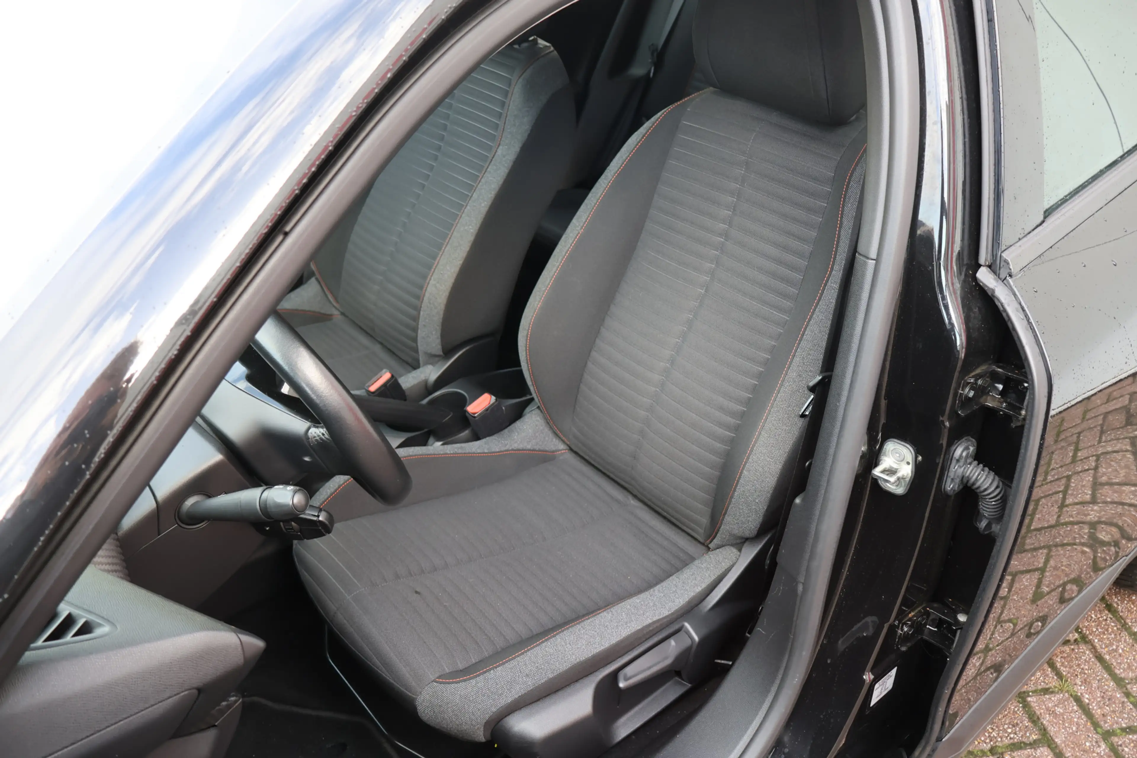 Peugeot 2008 1.2 PureTech Active — photo 6