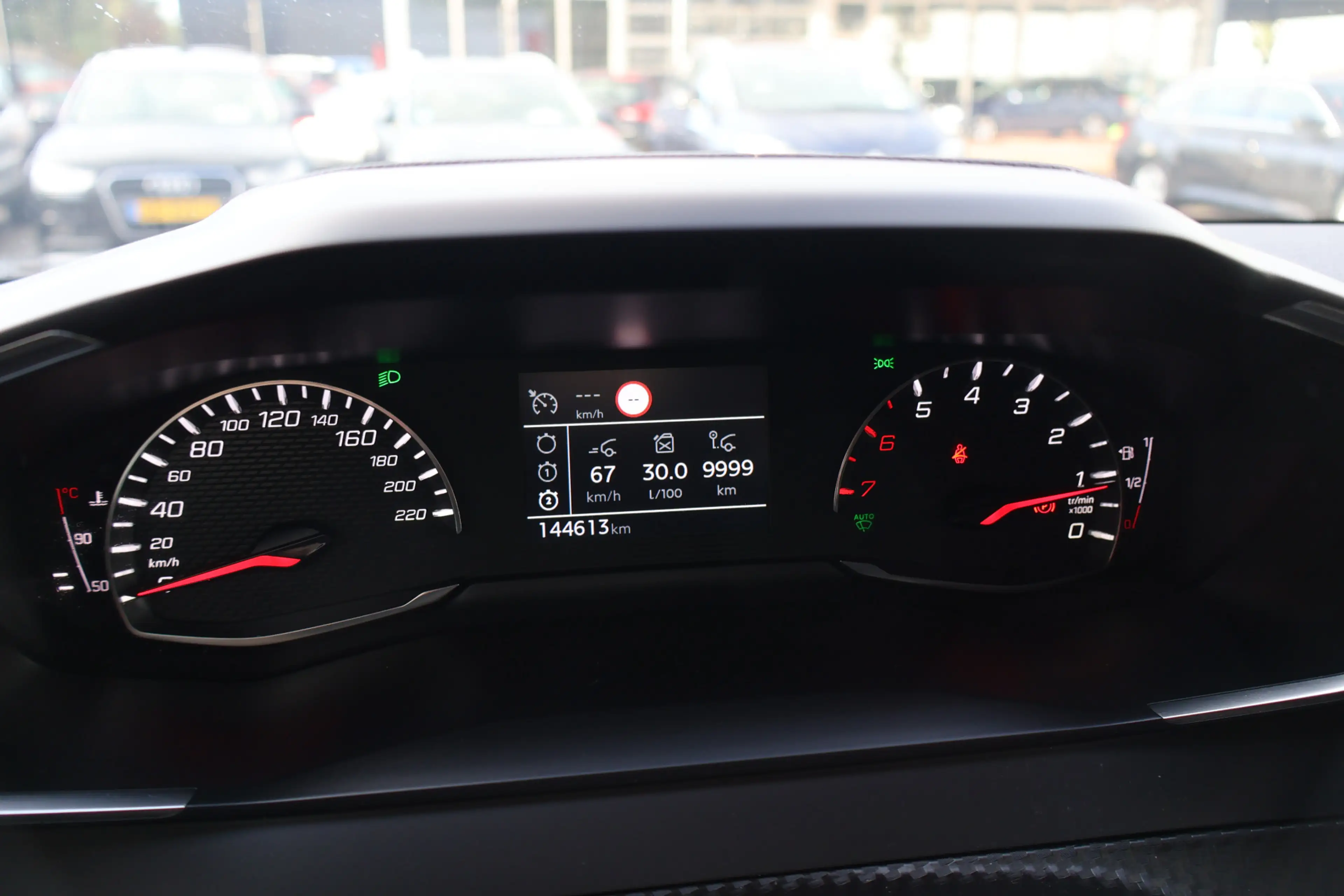 Peugeot 2008 1.2 PureTech Active — photo 8