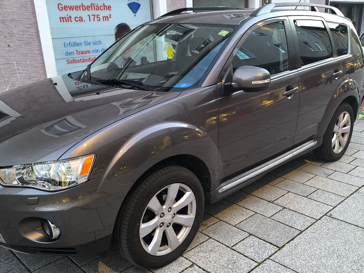 Mitsubishi Outlander 2,2+DI-D+LP+Intense+ Braun - 1
