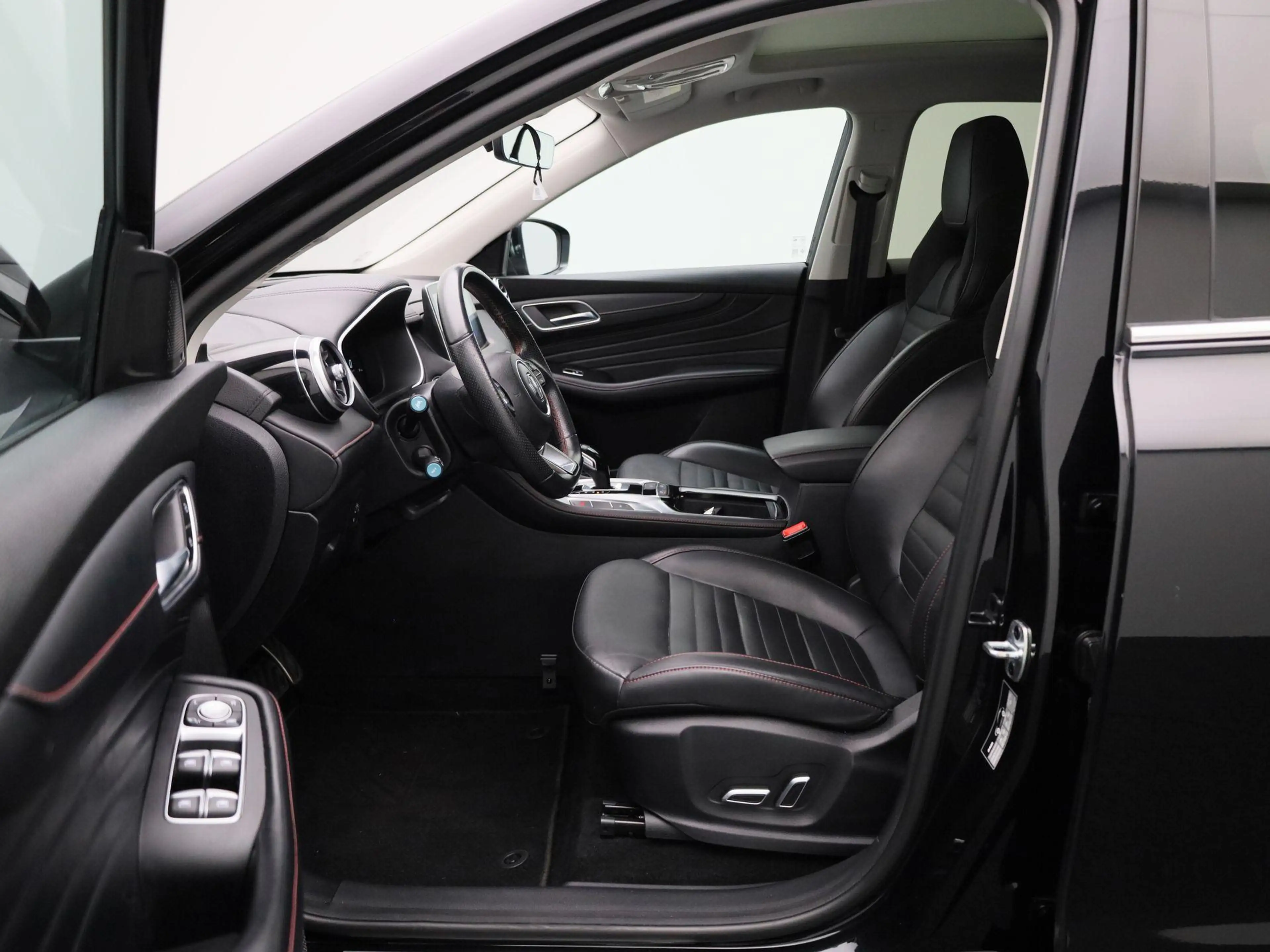 MG EHS 1.5 TGDI Luxury — photo 9