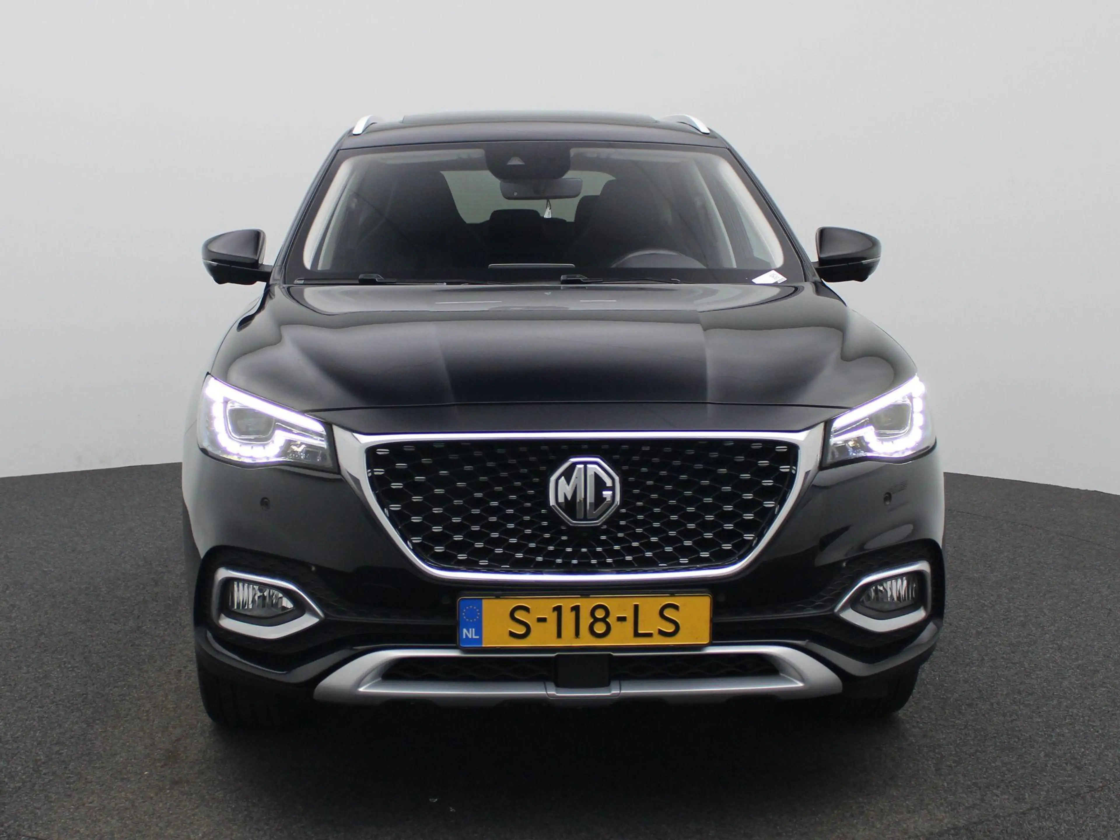 MG EHS 1.5 TGDI Luxury — photo 3