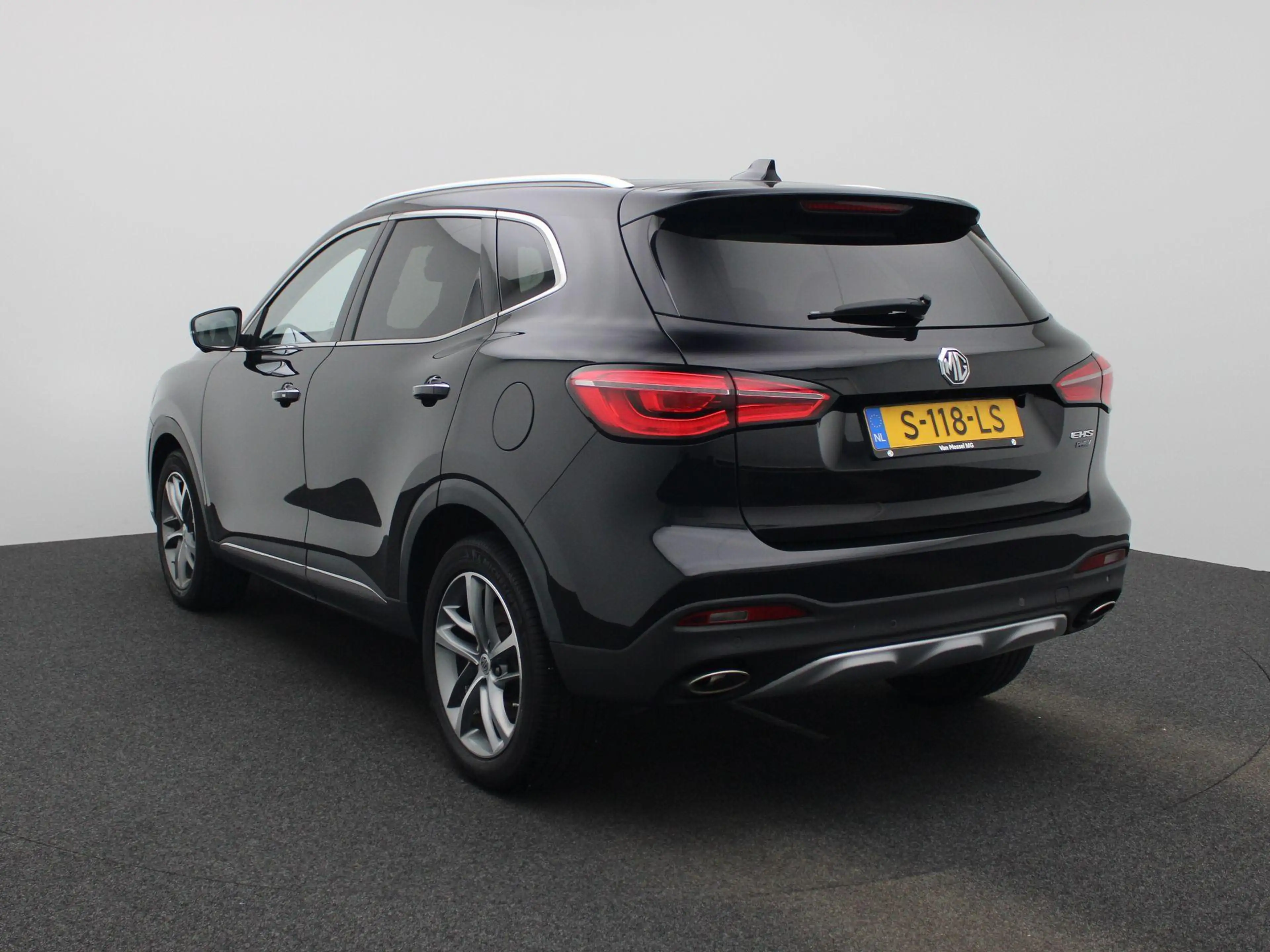 MG EHS 1.5 TGDI Luxury — photo 2