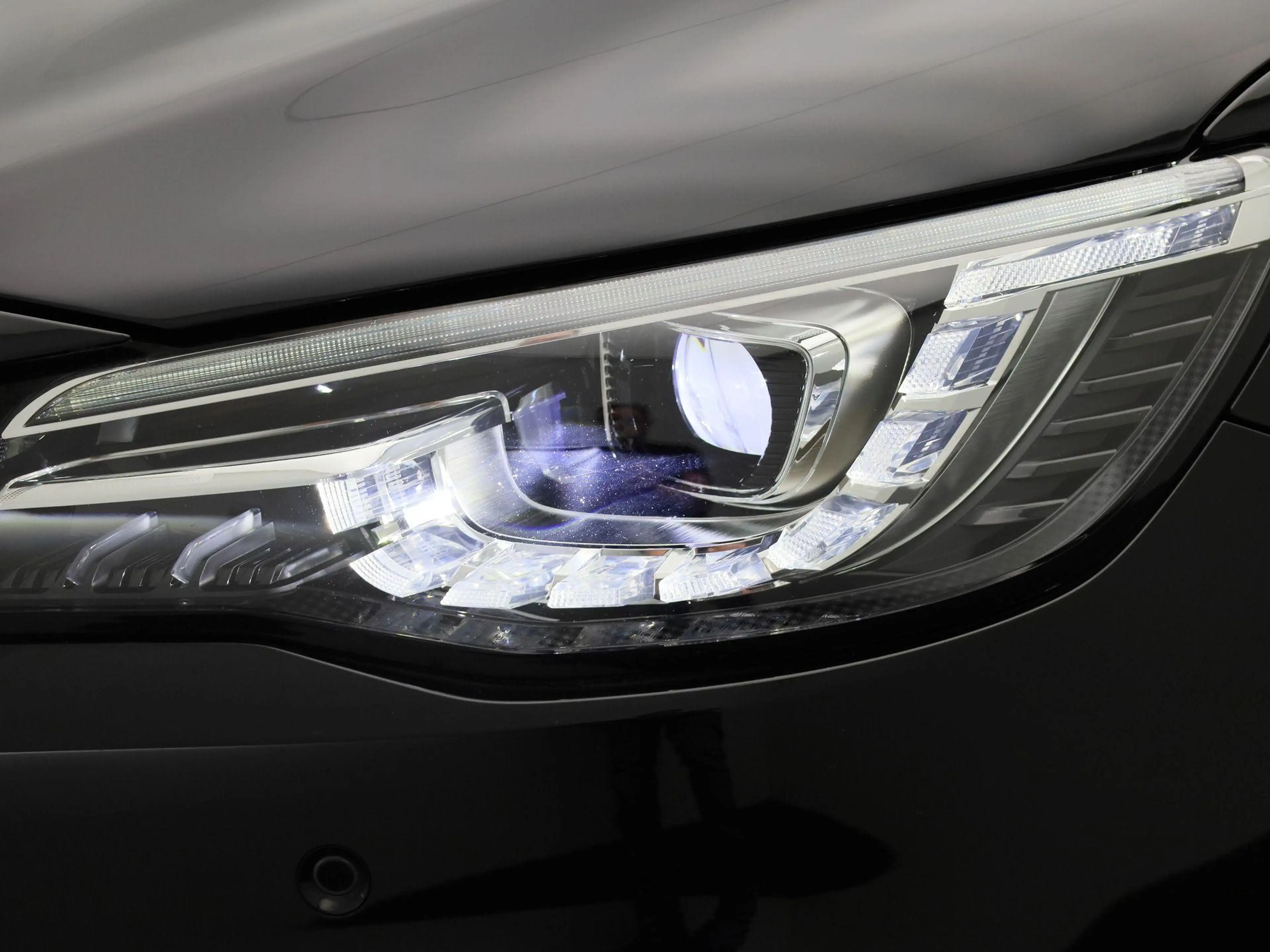 MG EHS 1.5 TGDI Luxury — photo 15