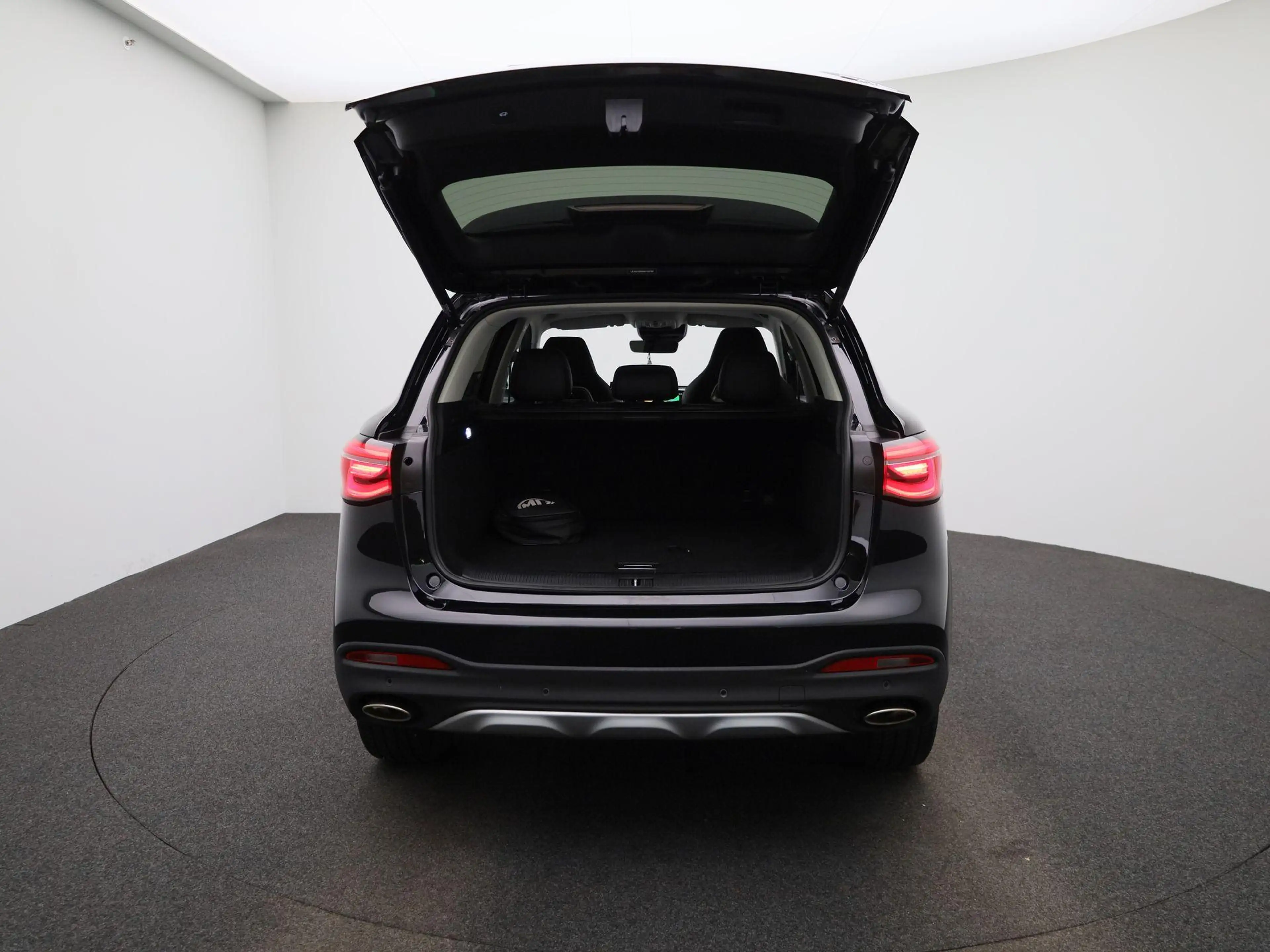 MG EHS 1.5 TGDI Luxury — photo 11