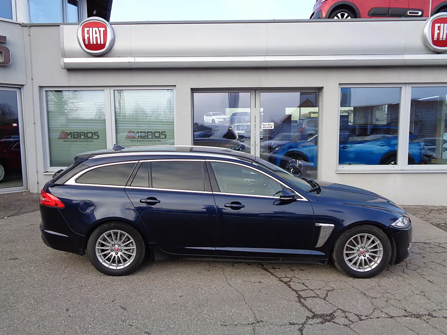 Jaguar XF Sportbrake 2,2 Diesel mit Anhängerkupplung Blau - 2