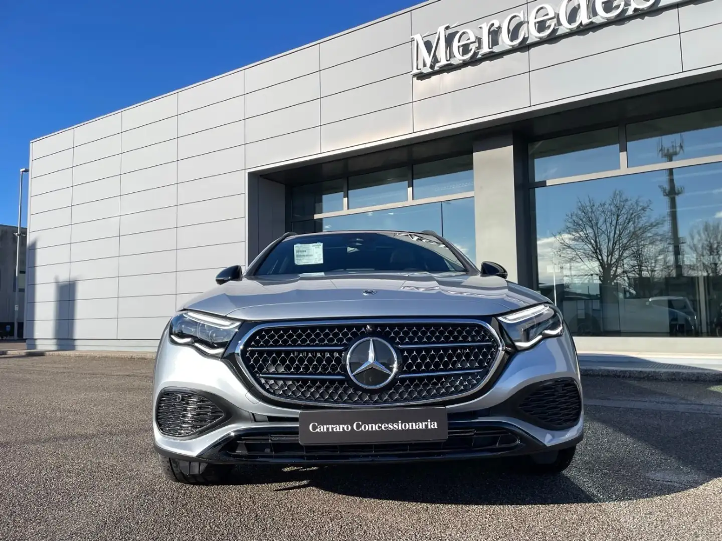 Mercedes-Benz E 220 d 4MATIC All Terrain Stříbrná - 2