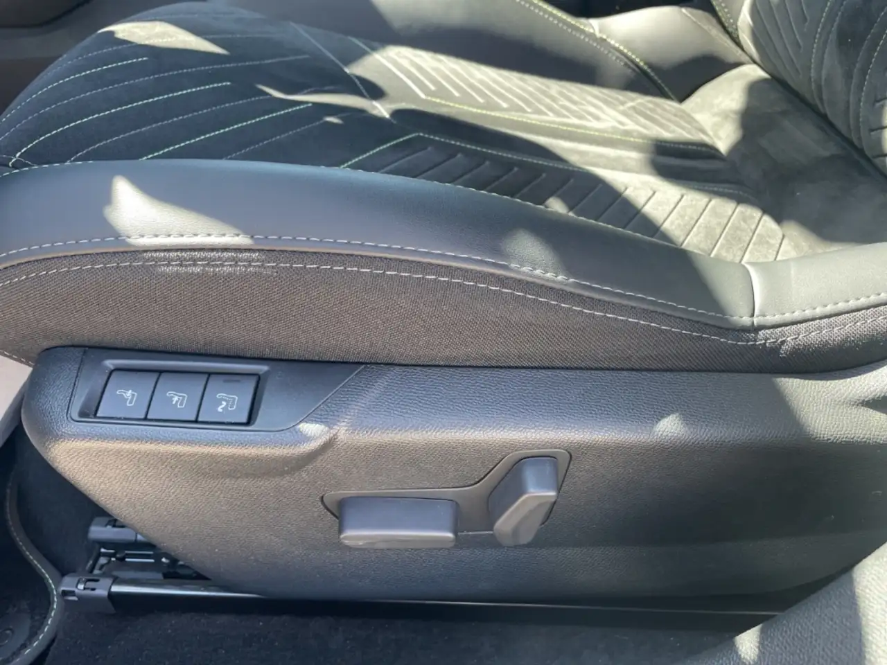 Peugeot 208 GT HYBRID 100 e-DSC6 LED CarPlay Kamera El.Stiz, миниатюра 19