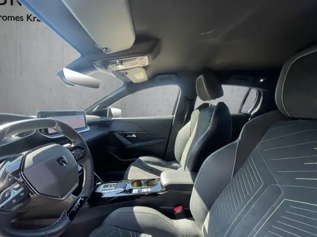 Peugeot 208 view 9