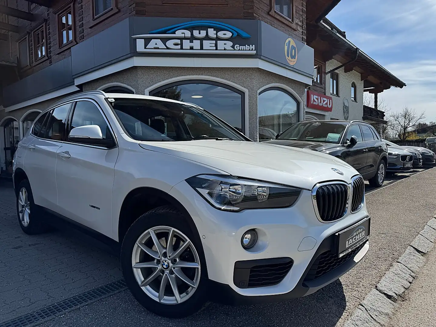 BMW X1 sDrive18i Advantage Aut.*AHK*RFK* Weiß - 1