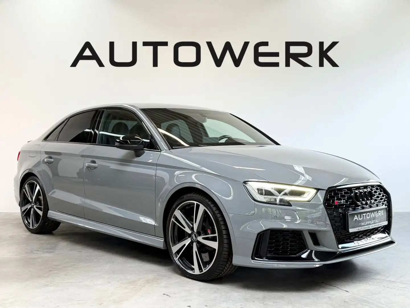 Audi RS3 Lim. 2.5 TFSI quattro*SCHALENSITZE*B&O* Grijs - 1