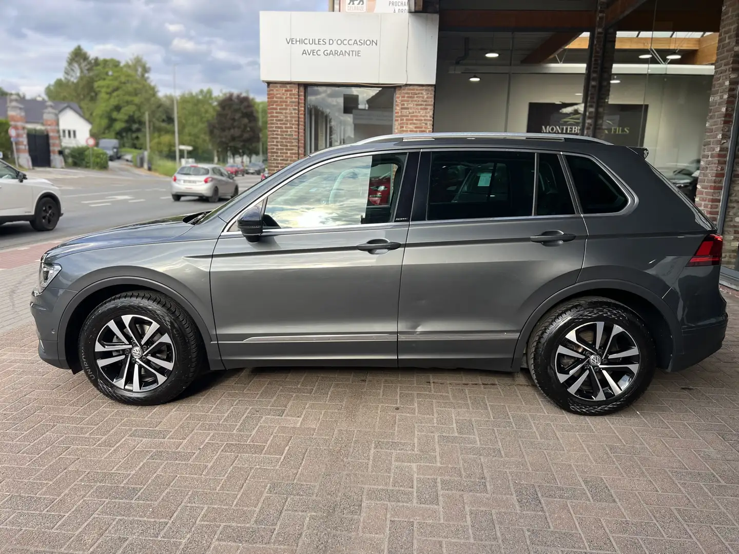 Volkswagen Tiguan Tiguan 1.5 TSI ACT IQ.Drive OPF Grau - 1