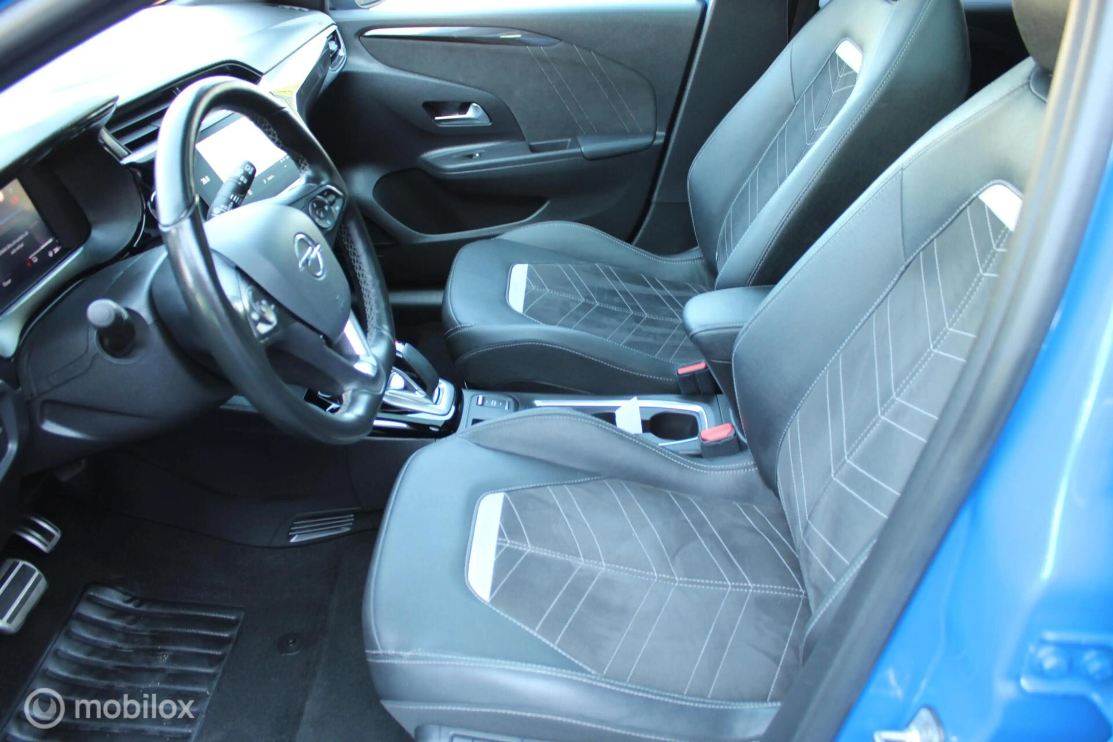 Opel Corsa-e Ultimate 50 kWh, Panoramadak, Sportstoelen, Zwart — photo 6