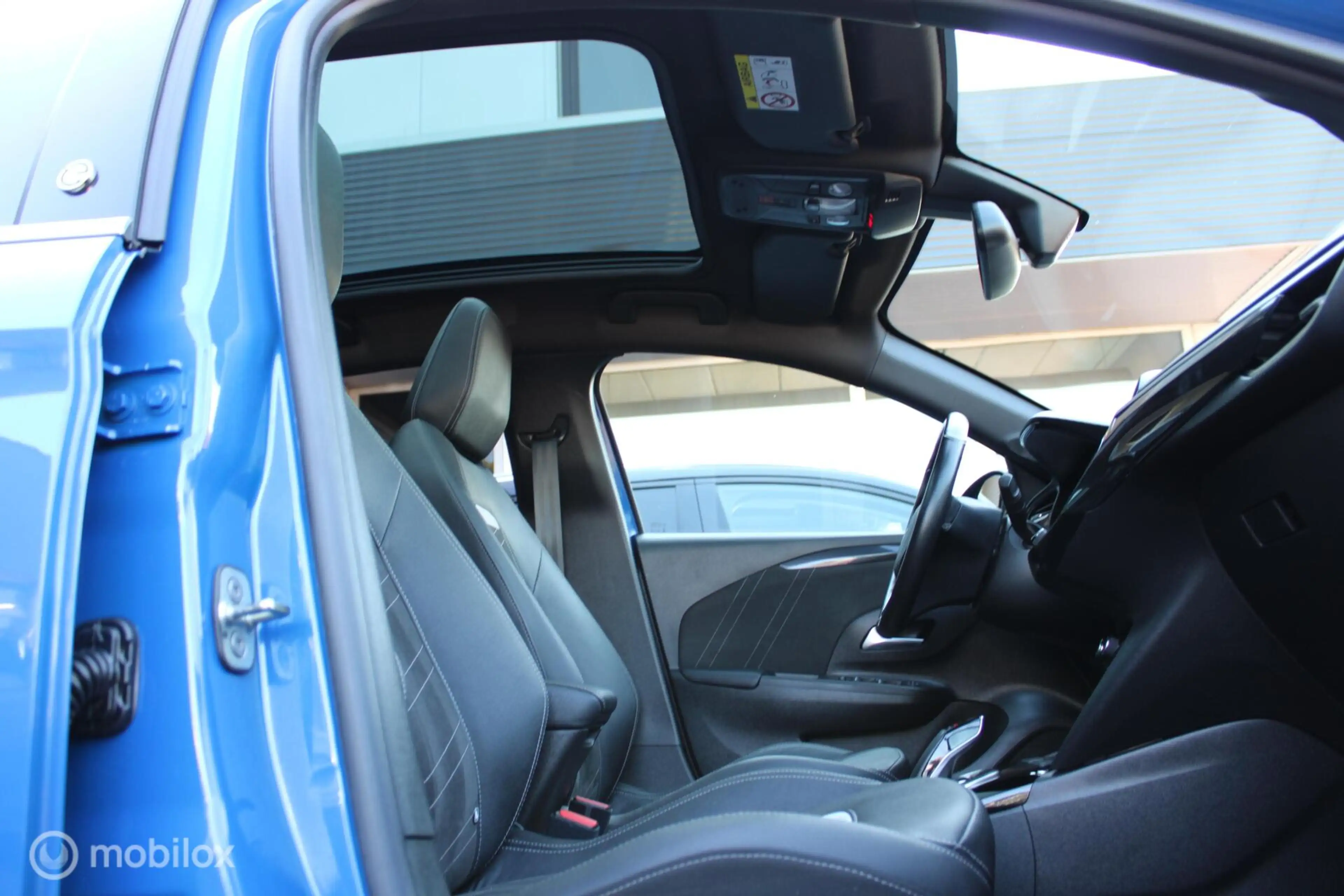 Opel Corsa-e Ultimate 50 kWh, Panoramadak, Sportstoelen, Zwart — photo 8