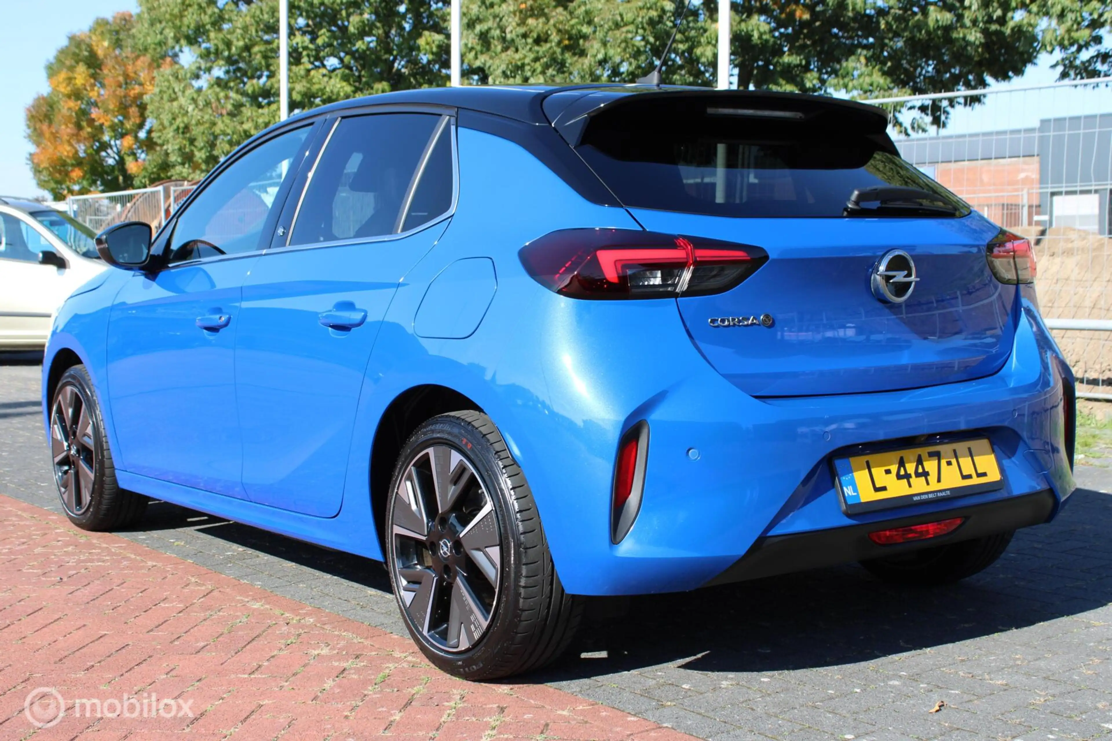 Opel Corsa-e Ultimate 50 kWh, Panoramadak, Sportstoelen, Zwart — photo 5