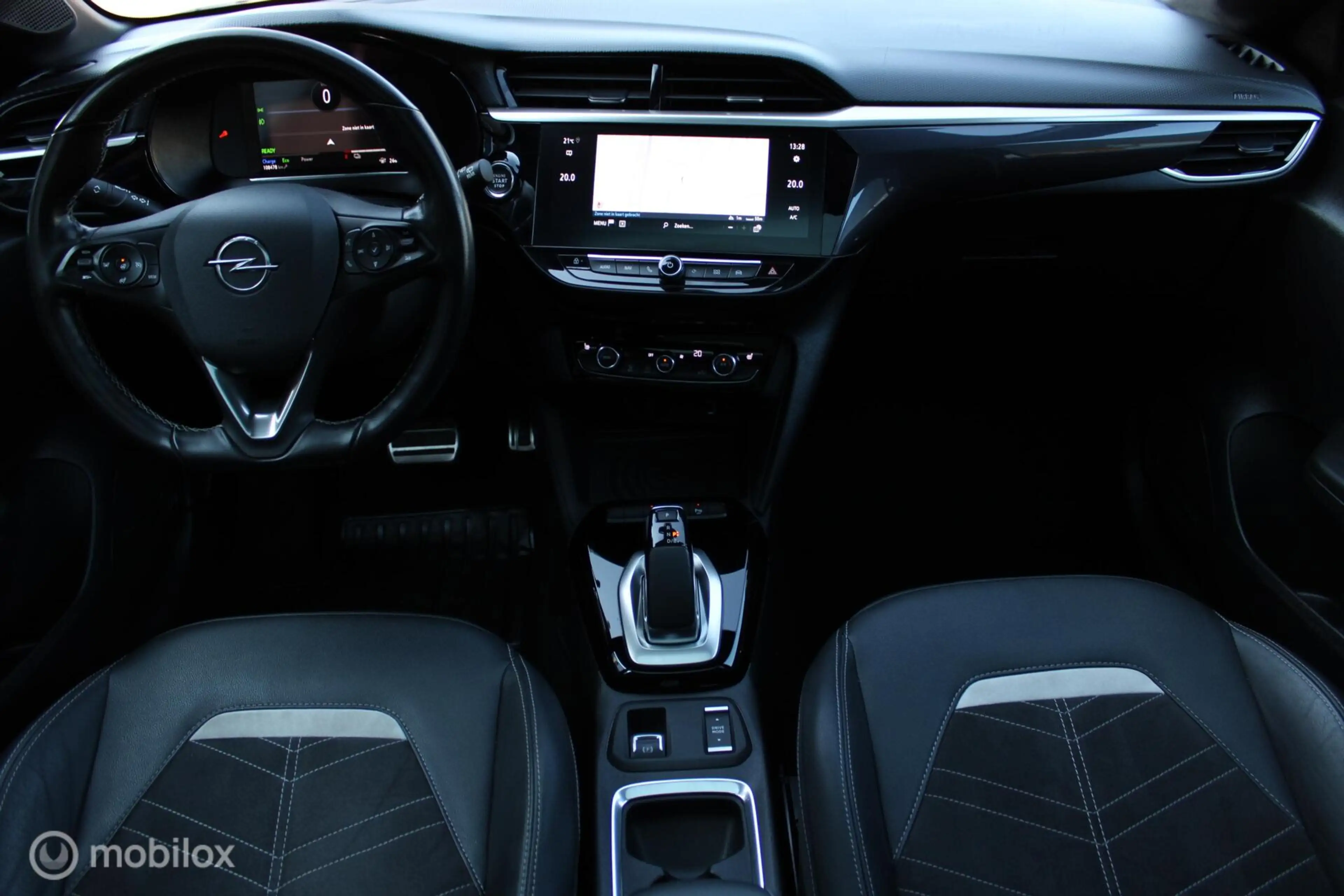 Opel Corsa-e Ultimate 50 kWh, Panoramadak, Sportstoelen, Zwart — photo 10