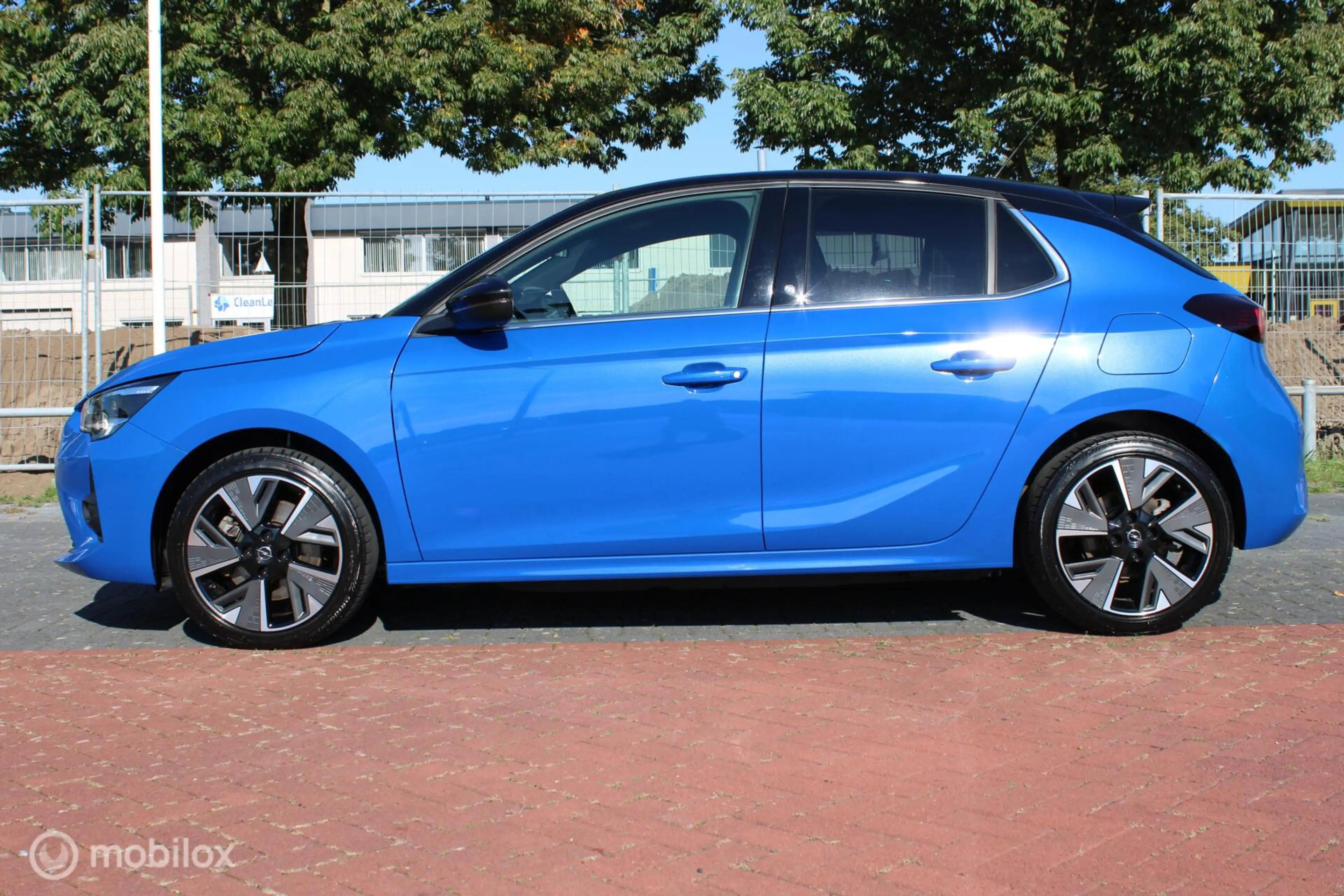 Opel Corsa-e Ultimate 50 kWh, Panoramadak, Sportstoelen, Zwart — photo 23
