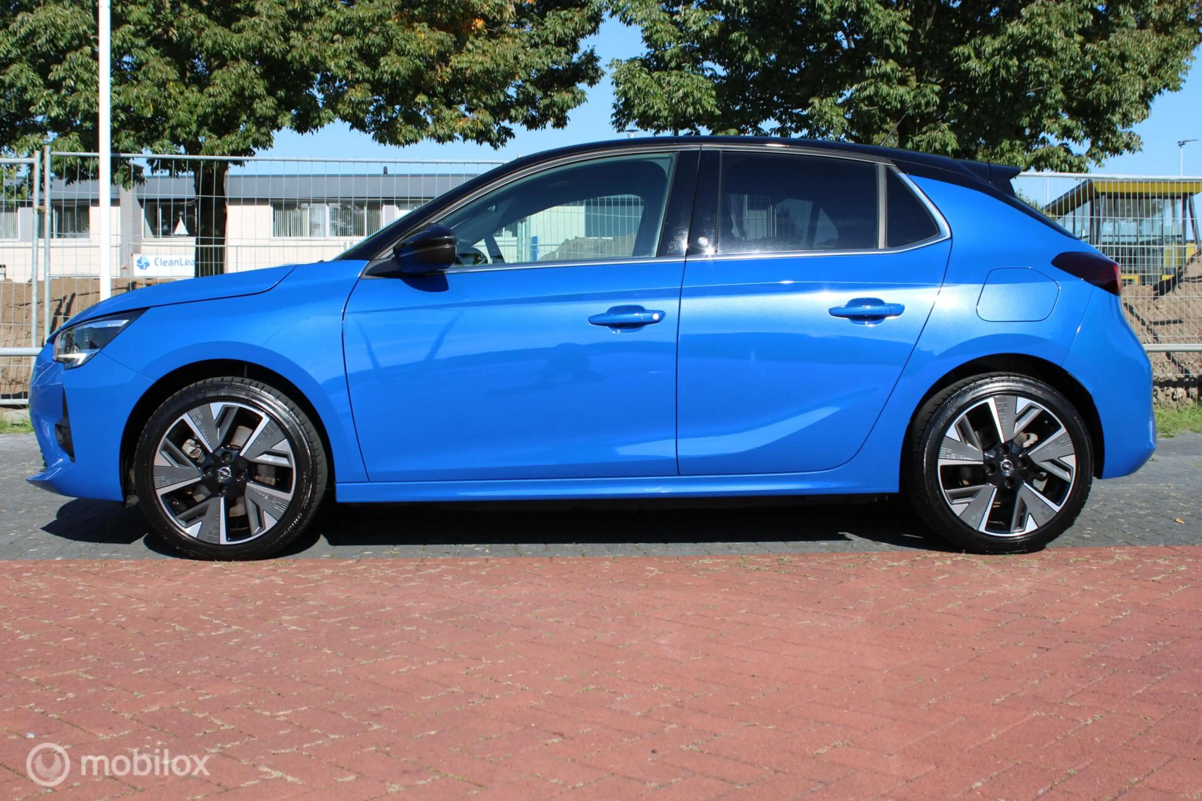 Opel Corsa-e Ultimate 50 kWh, Panoramadak, Sportstoelen, Zwart — photo 3
