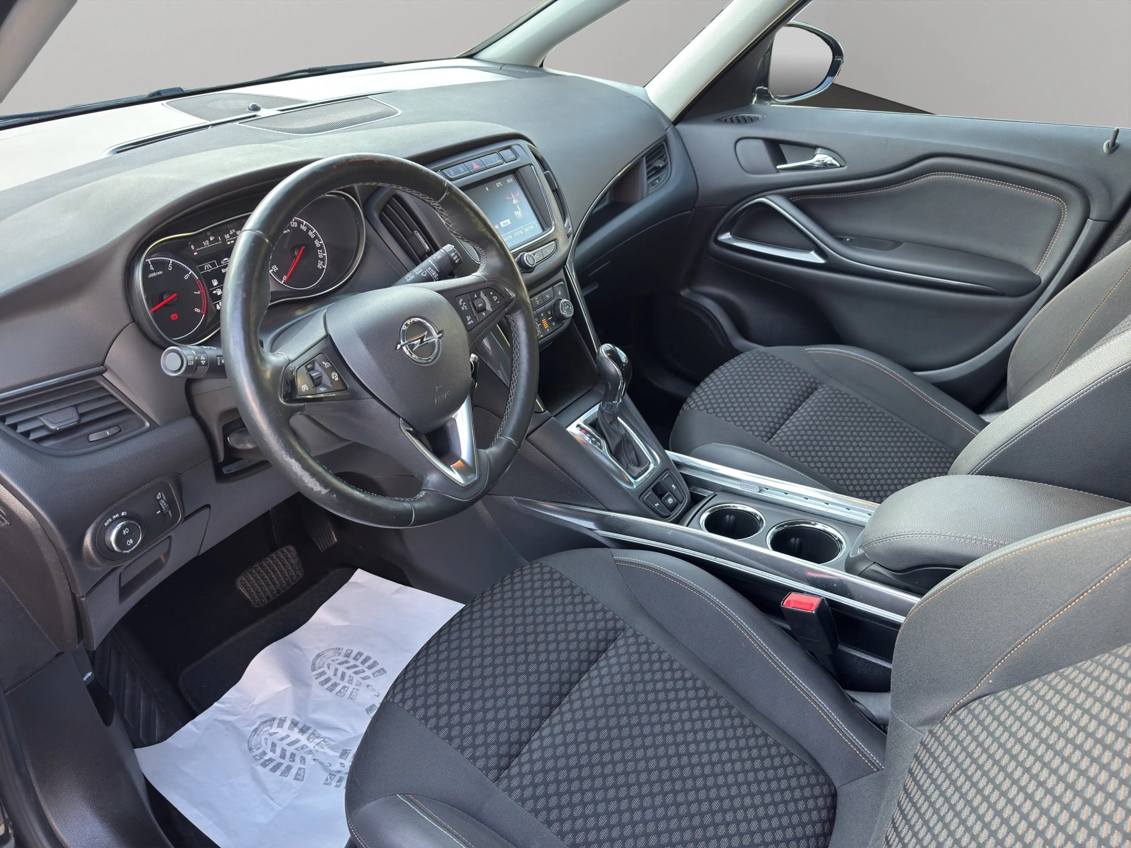 Opel Zafira Business Innovation — photo 10