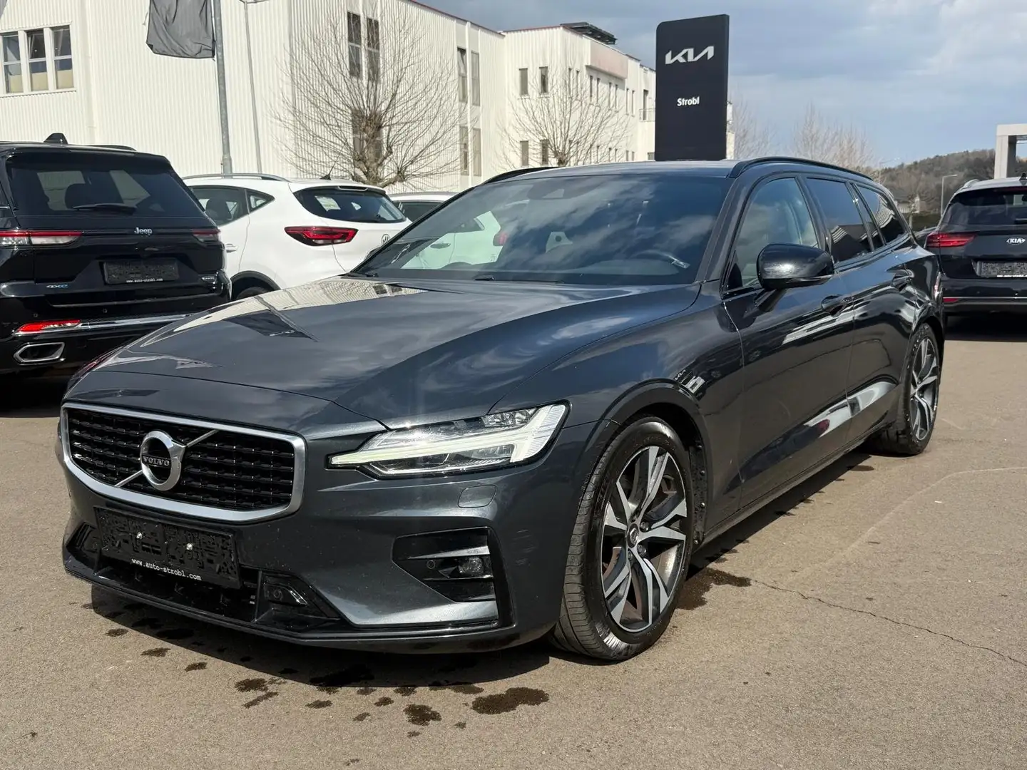 Volvo V60 D4 AWD R-Design Geartronic Grau - 1