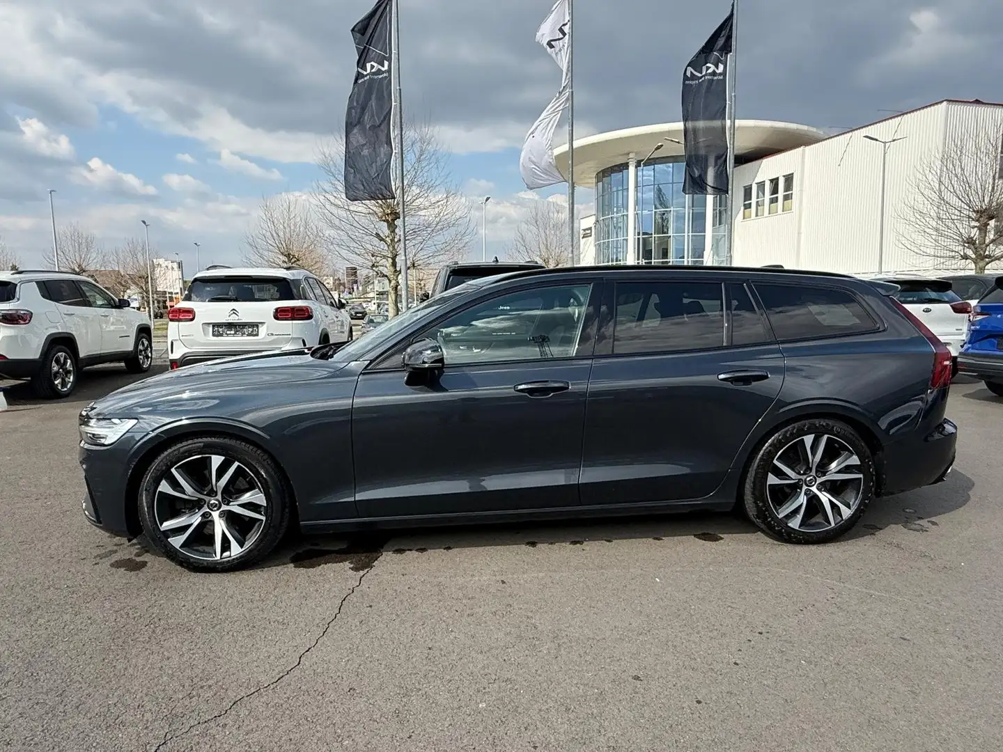 Volvo V60 D4 AWD R-Design Geartronic Grau - 2
