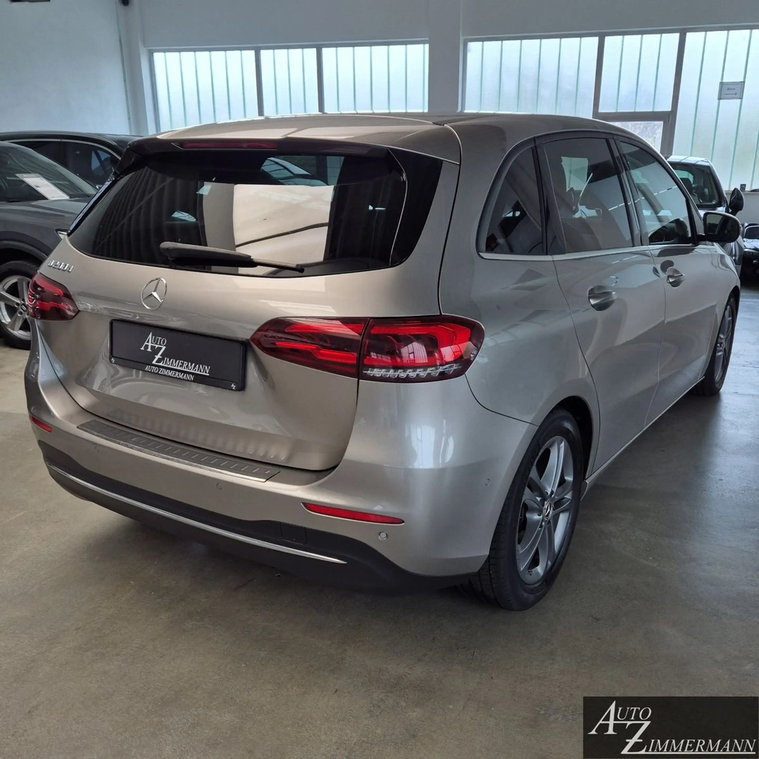 Mercedes-Benz B 200 d Automatik Style Navi*Kamera*Leder*AHK*LED — photo 5