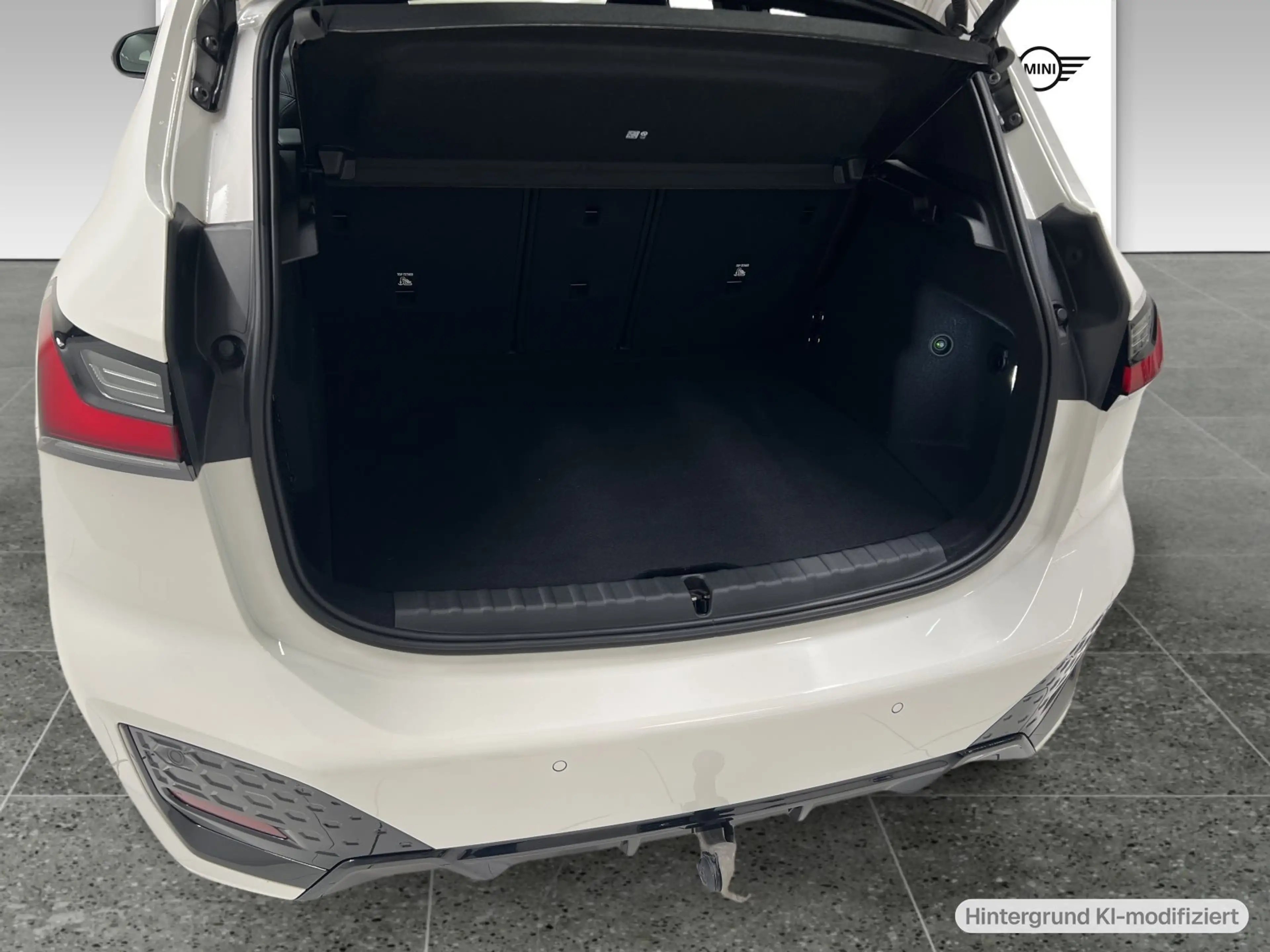 BMW 223 d xDrive Active Tourer — photo 11