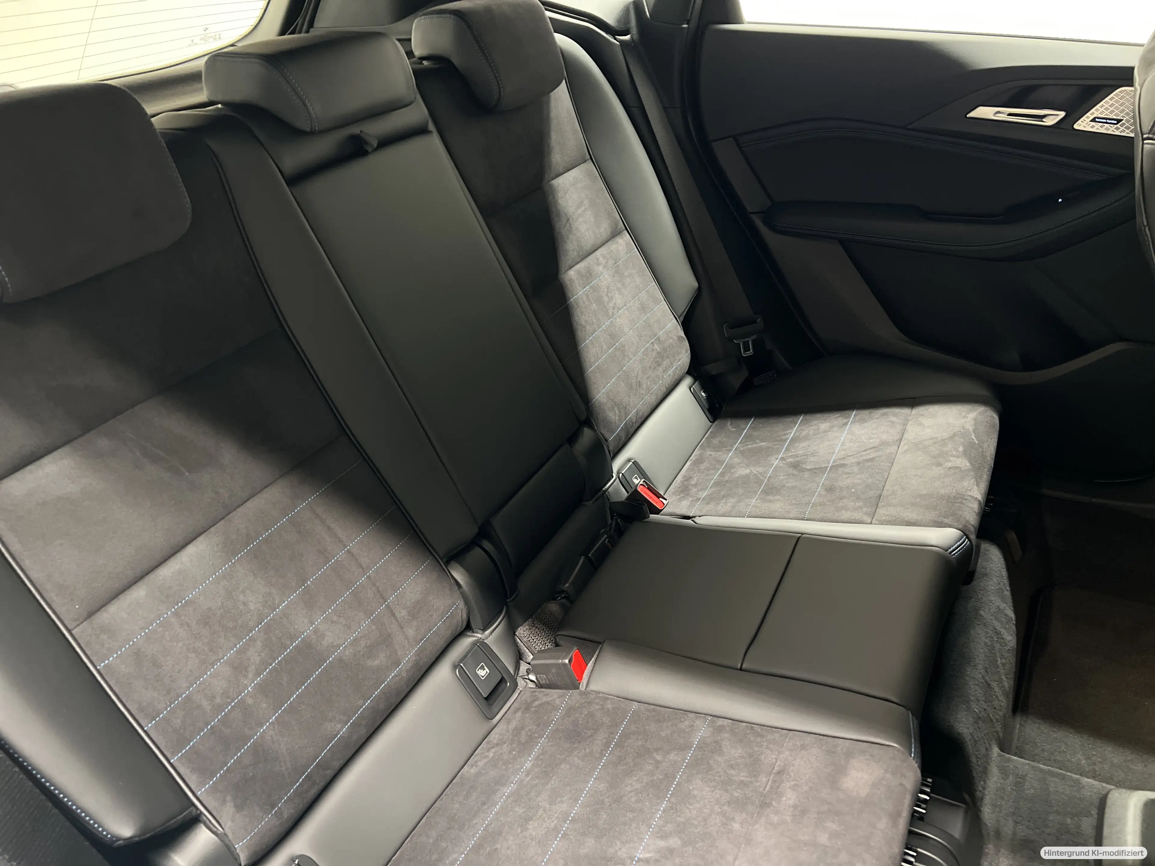 BMW 223 d xDrive Active Tourer — photo 8