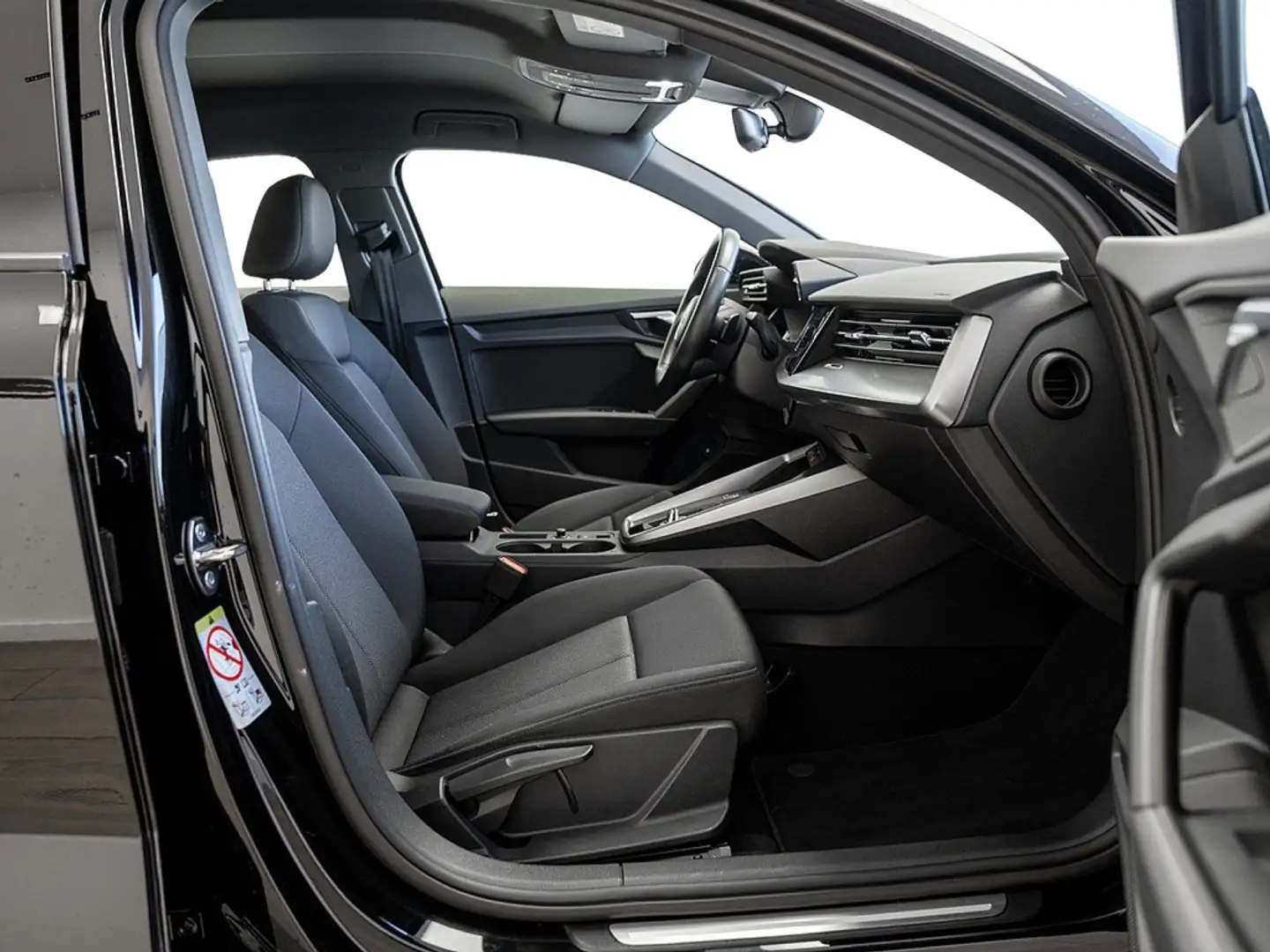Audi A3 Sportback 40 TFSIe NAVI SHZ PDC GRA ALU Schwarz - 2
