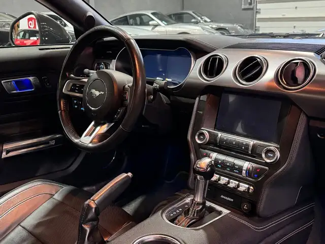 Ford Mustang view 9