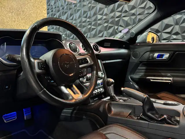 Ford Mustang view 8