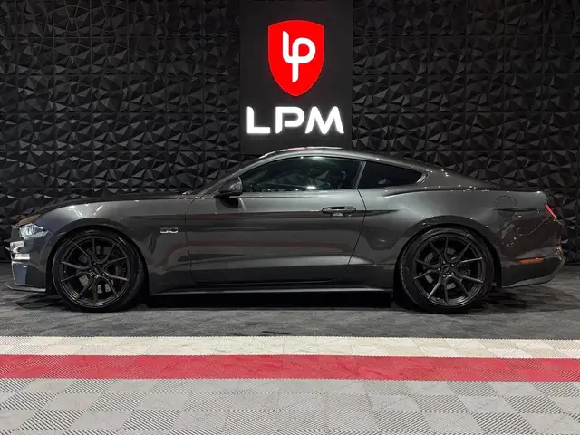 Ford Mustang view 5