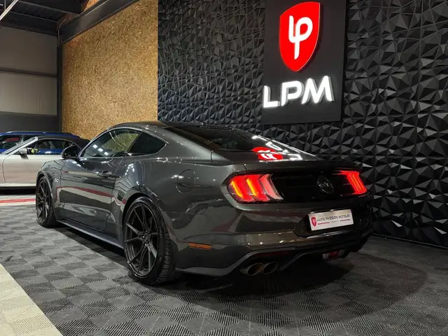 Ford Mustang view 4