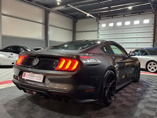 Ford Mustang view 3