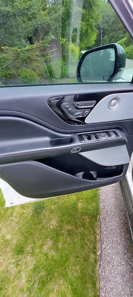 Lincoln Aviator снимка Lincoln Aviator