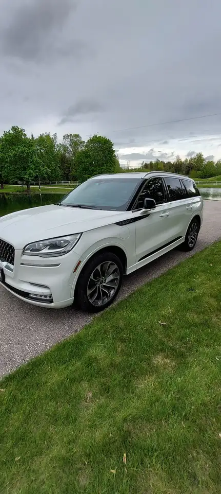 Lincoln Aviator снимка Lincoln Aviator