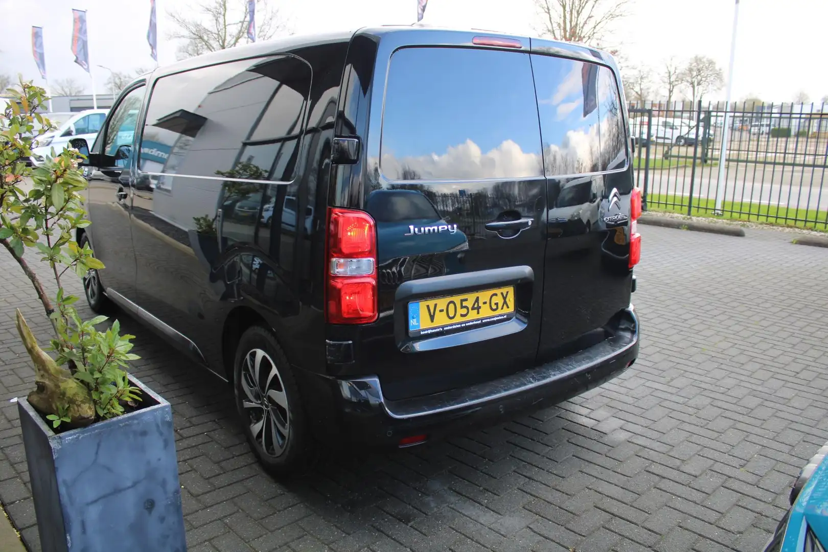 Citroen Jumpy 2.0 BlueHDI 180 Business M S&S automaat luxe lease Nero - 2