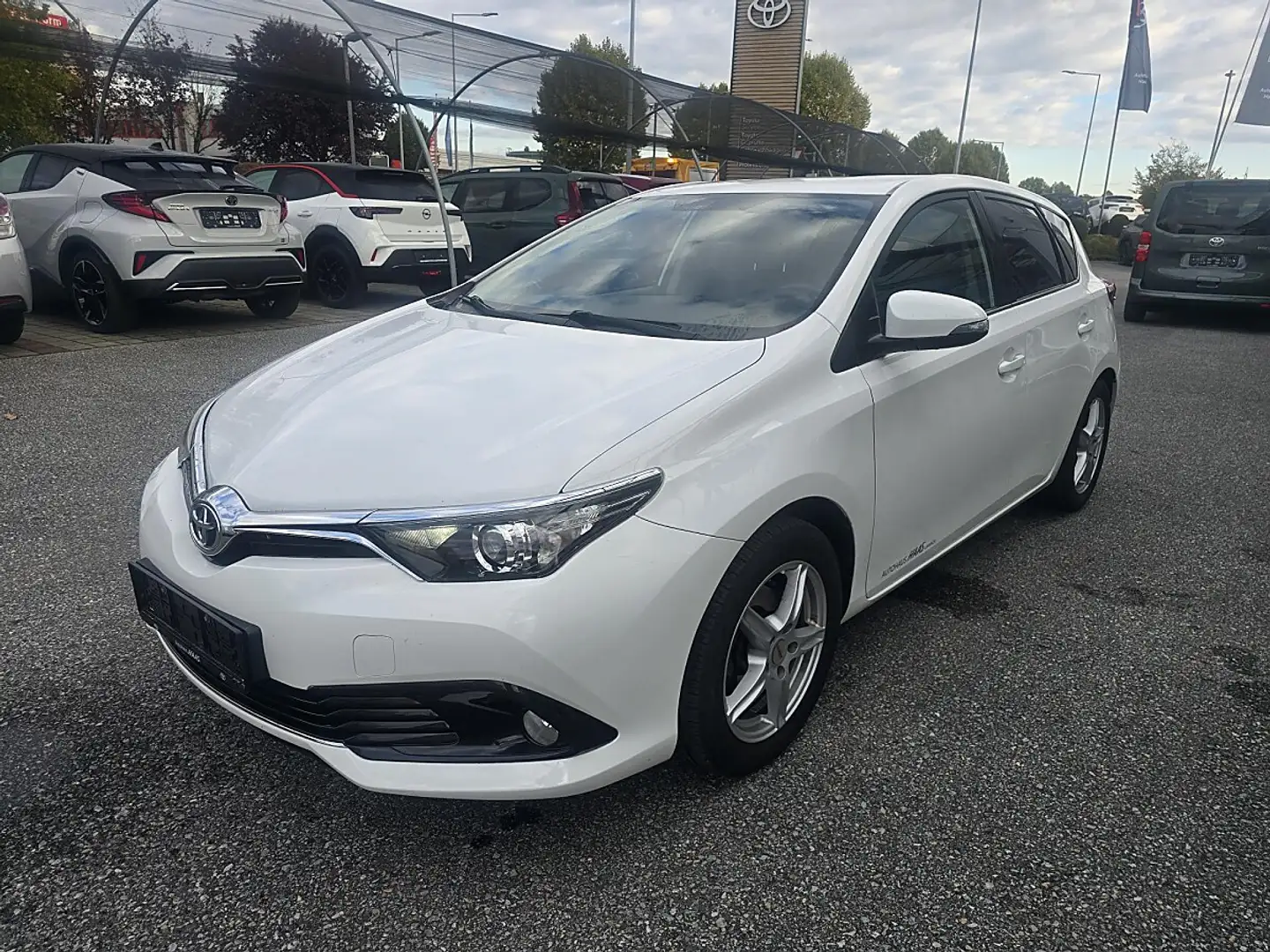 Toyota Auris 1,33 dVVT-i Active Weiß - 1