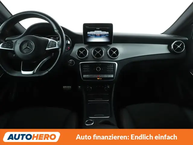 Mercedes-Benz Gla view 12