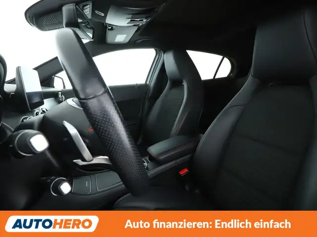 Mercedes-Benz Gla view 10