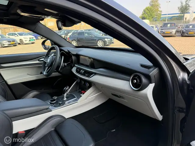 Alfa Romeo Stelvio view 13