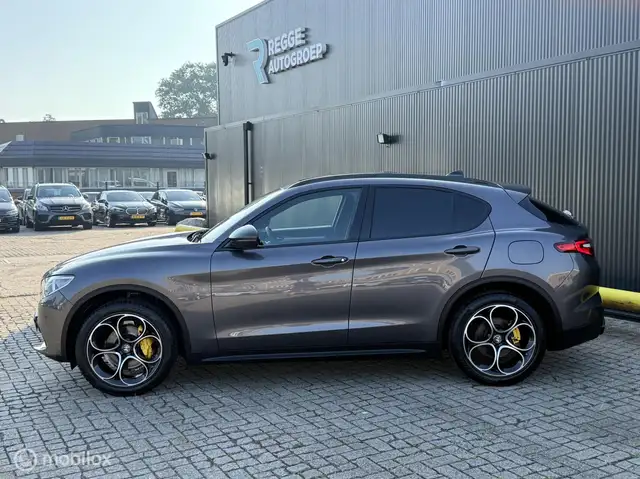 Alfa Romeo Stelvio view 7