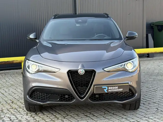 Alfa Romeo Stelvio view 5