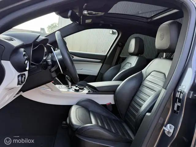 Alfa Romeo Stelvio view 4